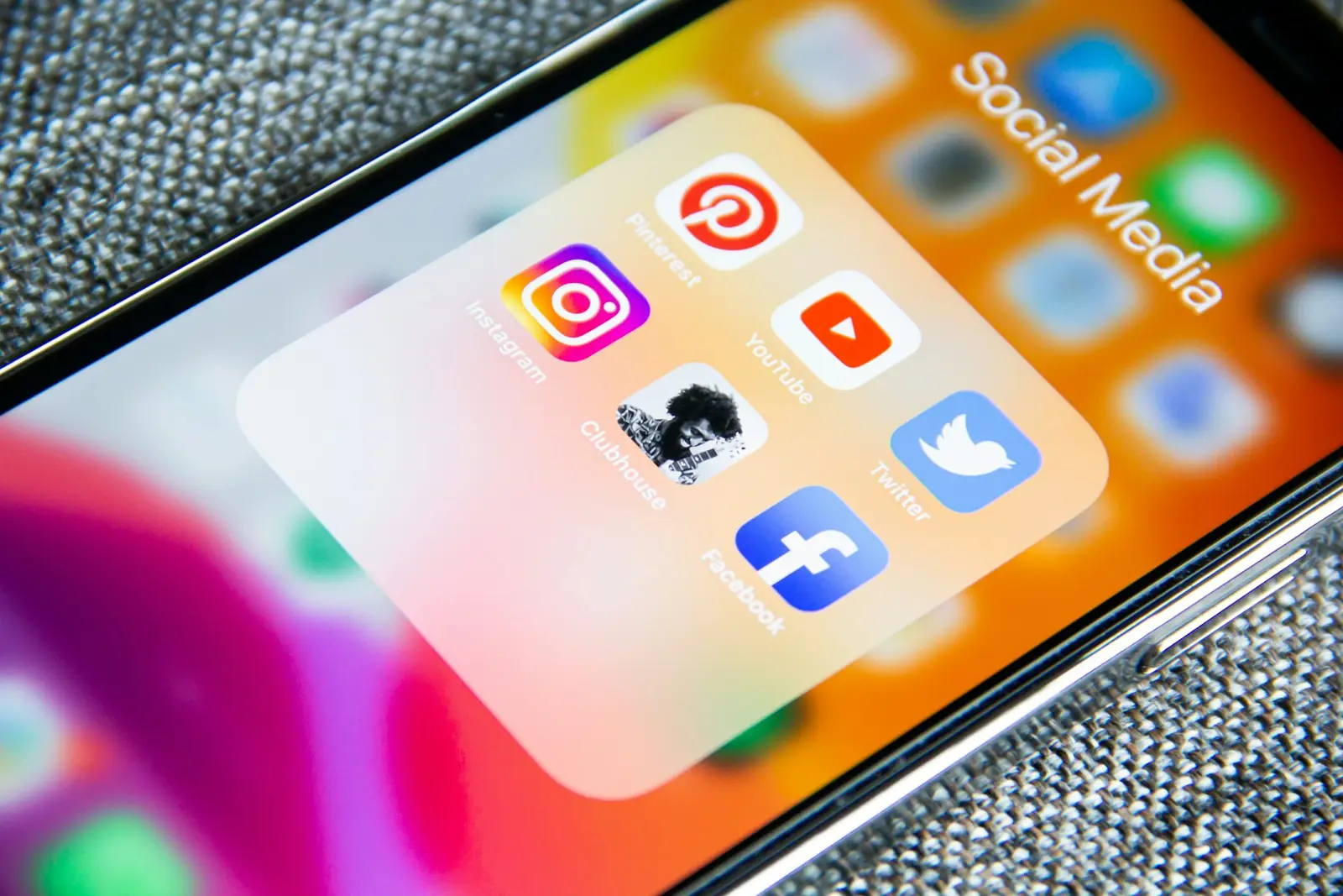 تطبيقات السوشيال ميديا على الهاتف